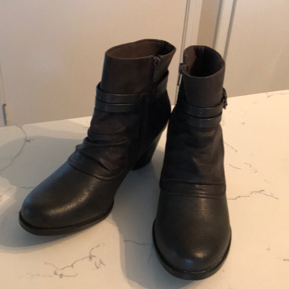 Bare traps boots black size 9M faux leather